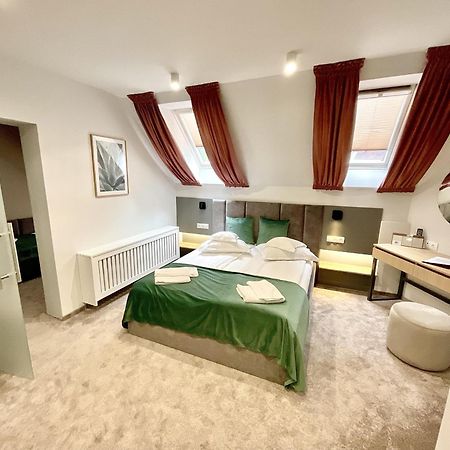 Hotel Szeifert Совата Экстерьер фото