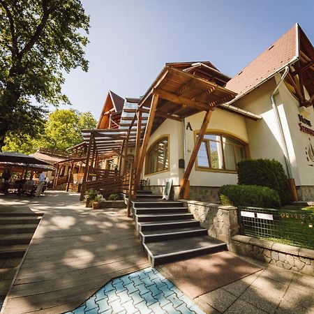 Hotel Szeifert Совата Экстерьер фото