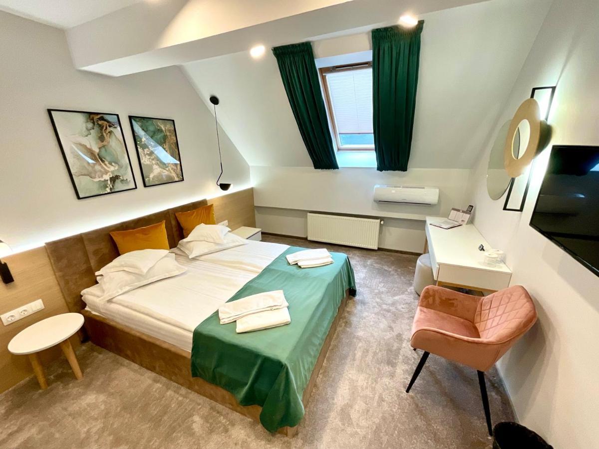 Hotel Szeifert Совата Экстерьер фото
