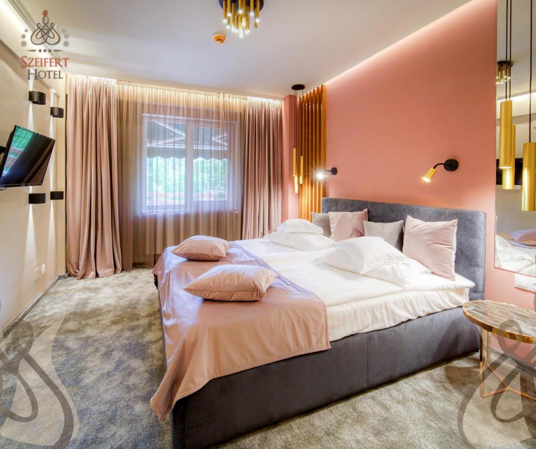 Hotel Szeifert Совата Экстерьер фото