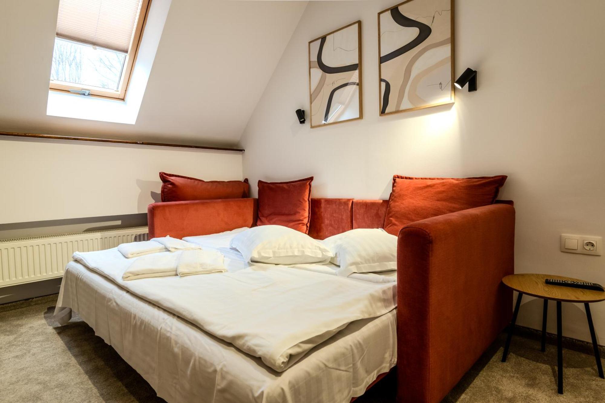 Hotel Szeifert Совата Экстерьер фото