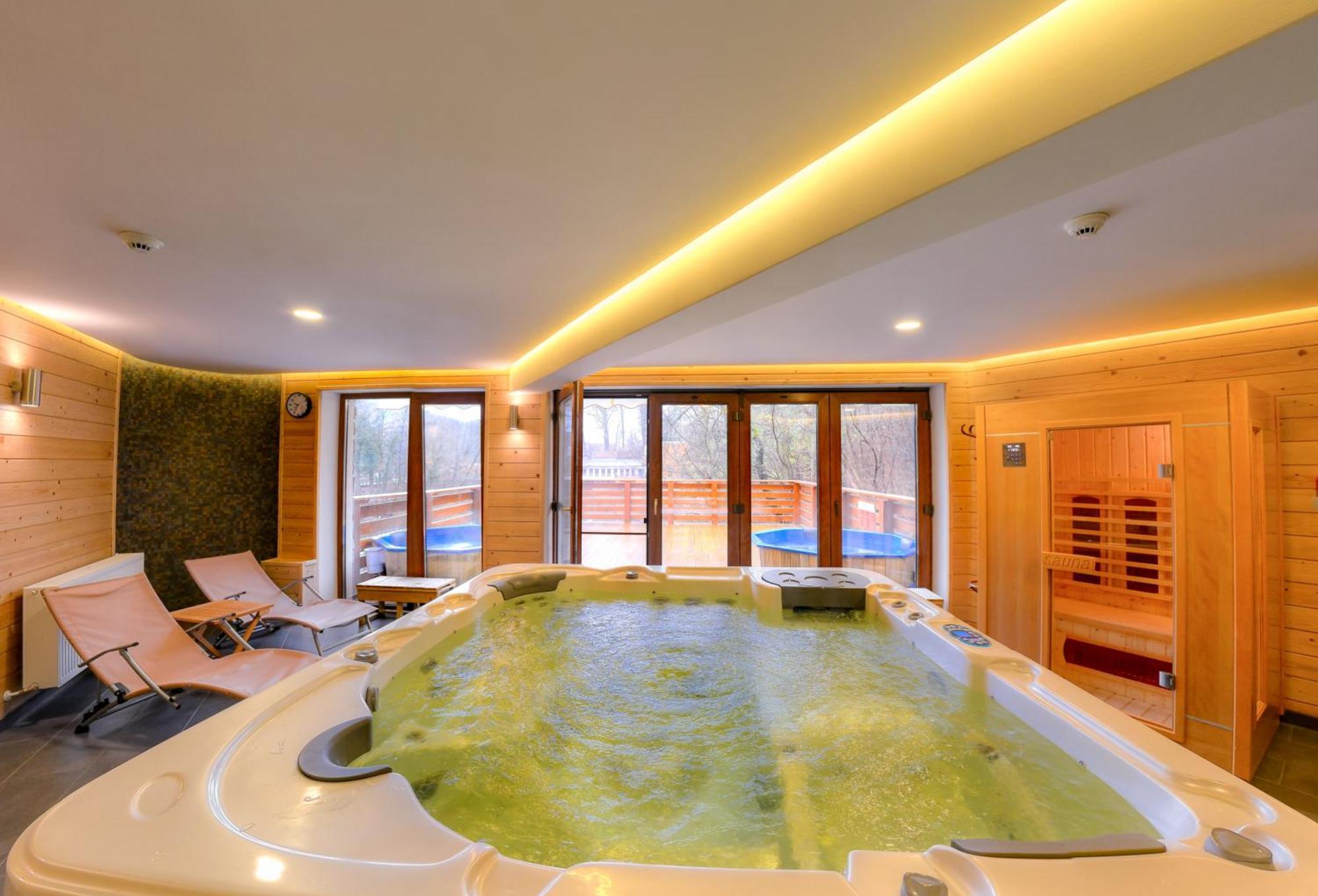 Hotel Szeifert Совата Экстерьер фото
