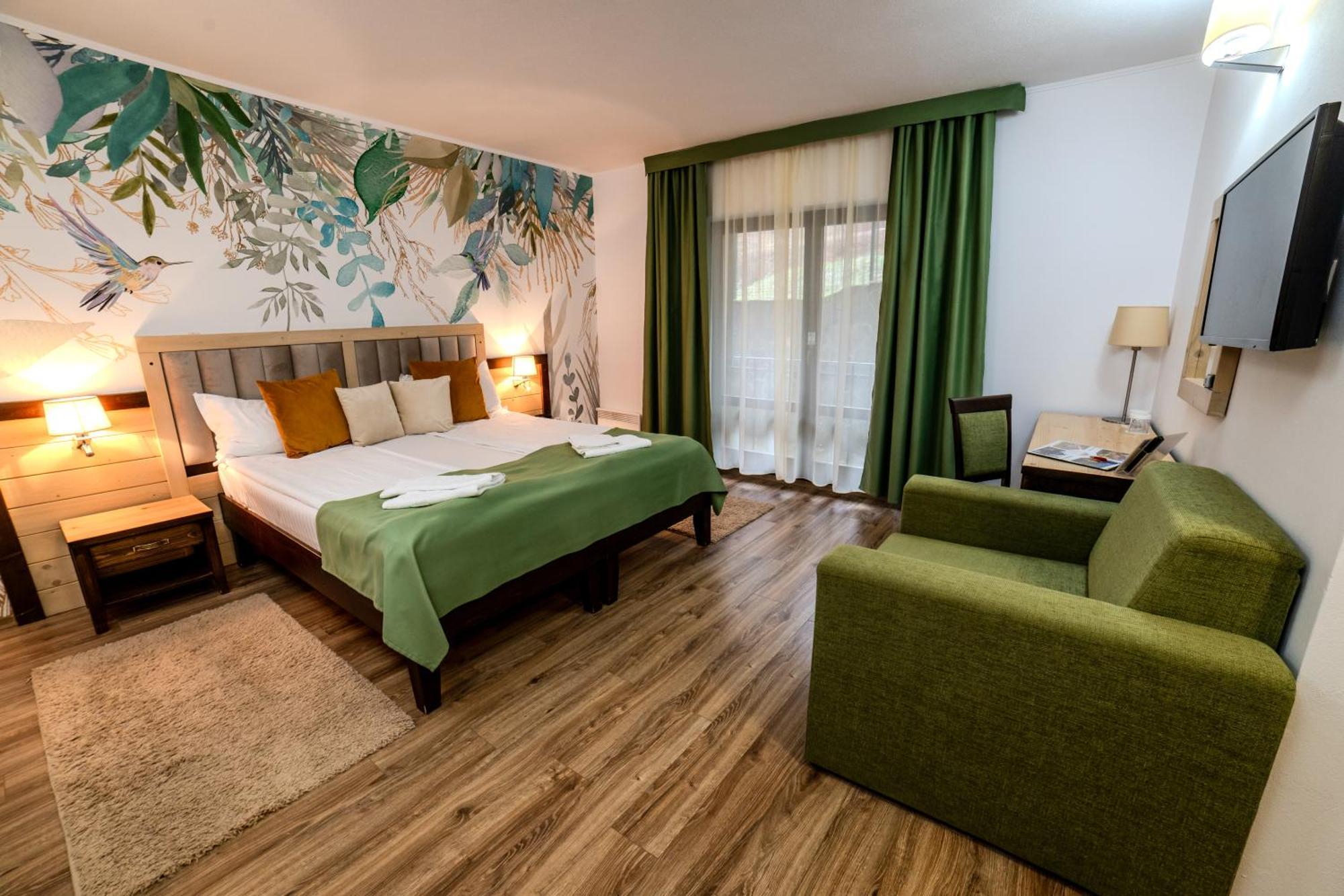 Hotel Szeifert Совата Экстерьер фото