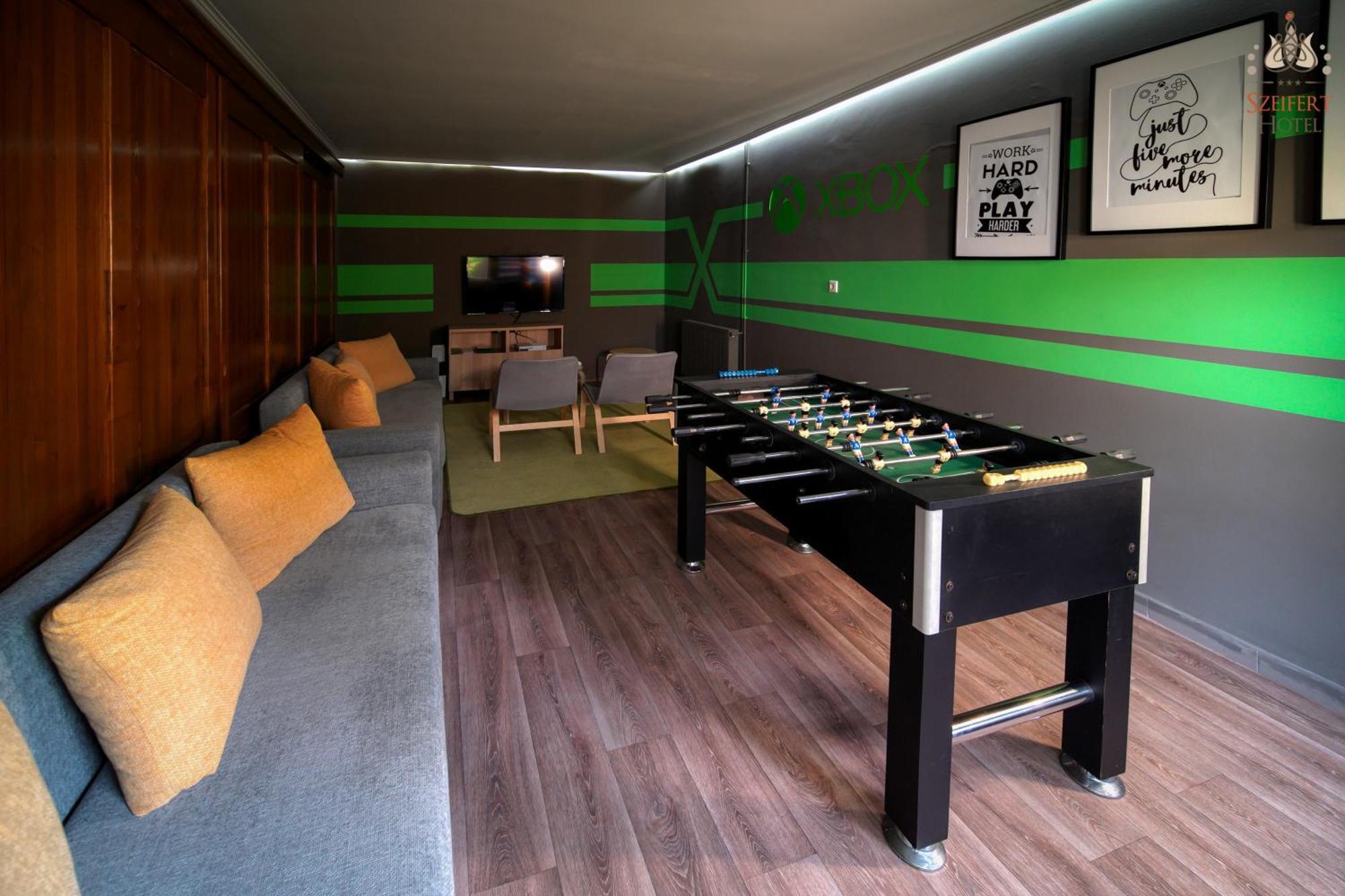 Hotel Szeifert Совата Экстерьер фото
