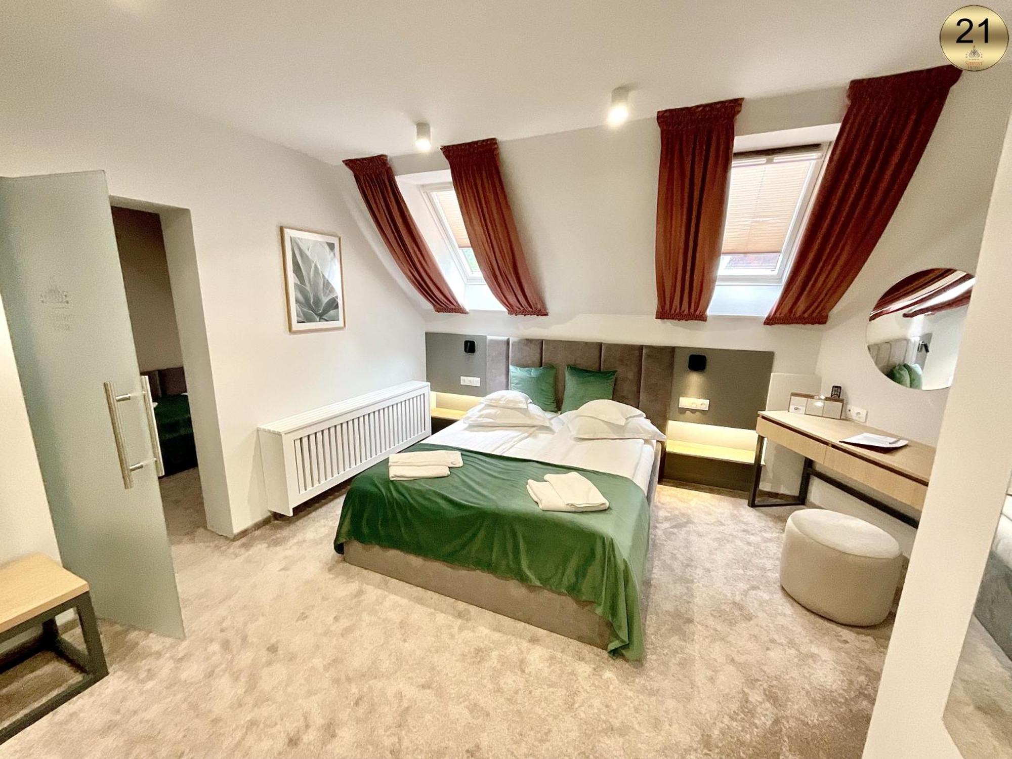 Hotel Szeifert Совата Экстерьер фото