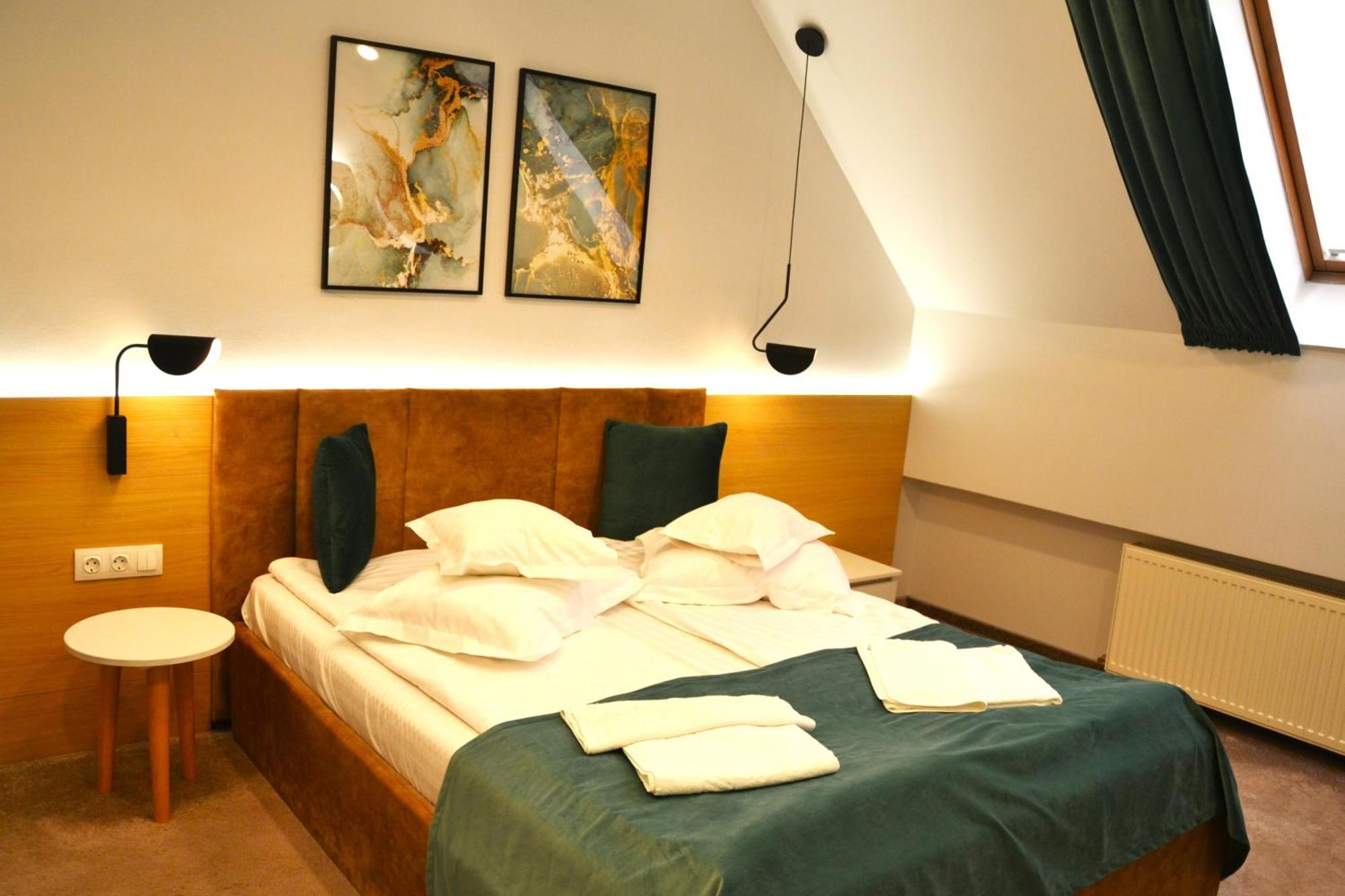 Hotel Szeifert Совата Экстерьер фото