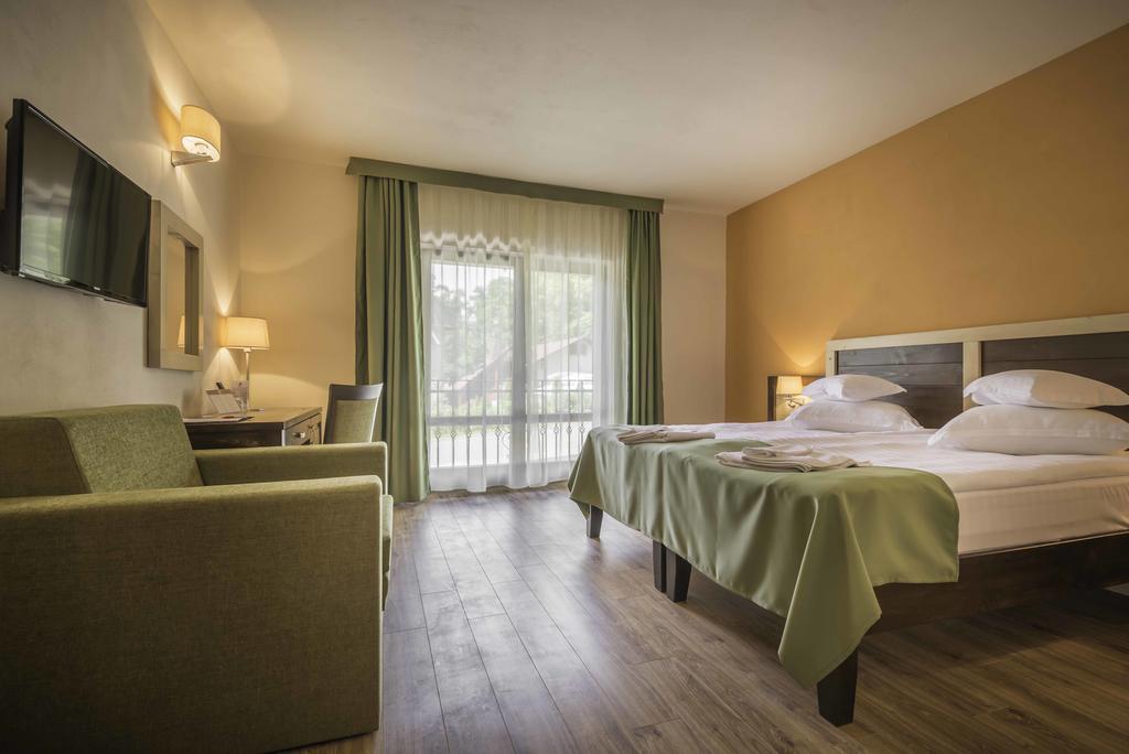 Hotel Szeifert Совата Экстерьер фото