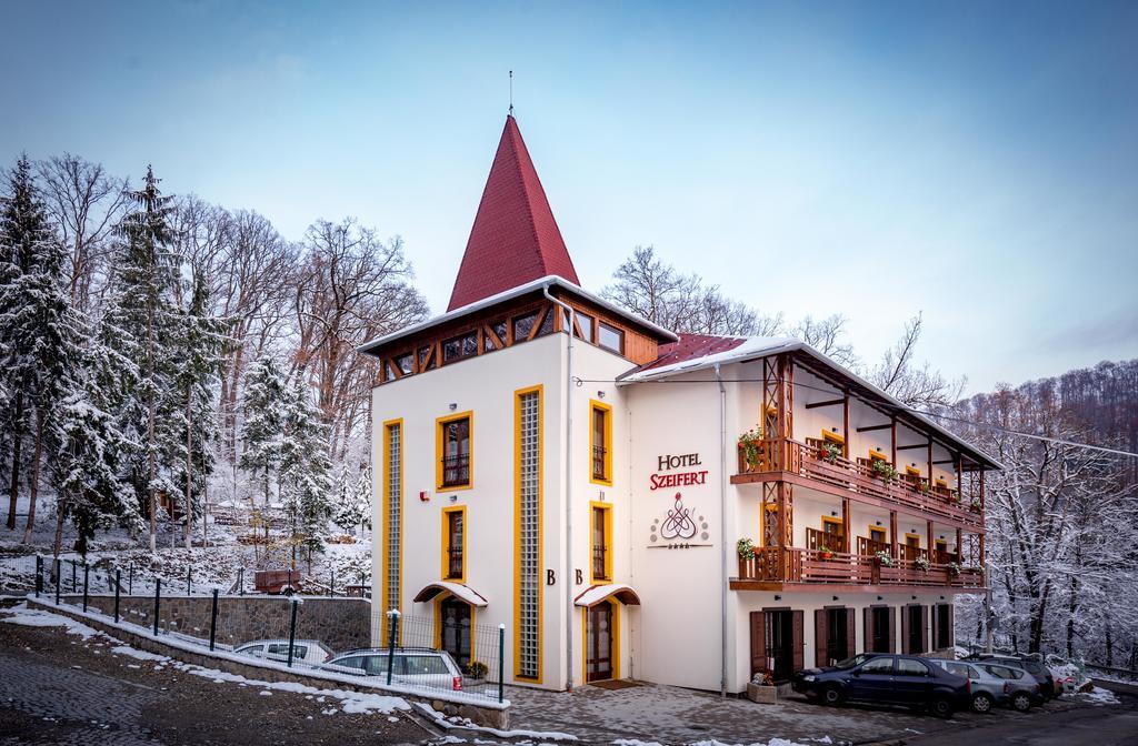 Hotel Szeifert Совата Экстерьер фото