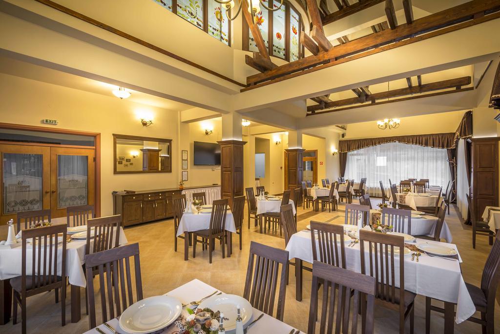 Hotel Szeifert Совата Экстерьер фото